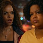 Nancy e Mirtes em cena da novela Quem Ama Cuida. As cunhadas aparecem sérias por causa da disputa por Camilo, filho da ex-presidiária.