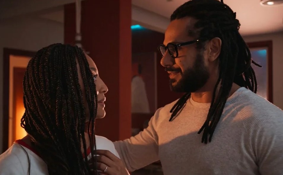 Bela e Lucas em cena de Por Você; eles terão noite de amor.
