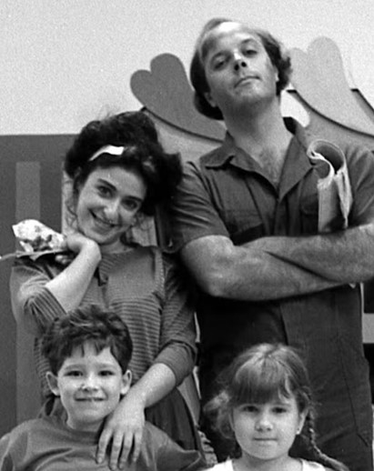Roney Facchini como patriarca da fam&iacute;lia Silva no programa infantil R&aacute;-Tim-Bum.